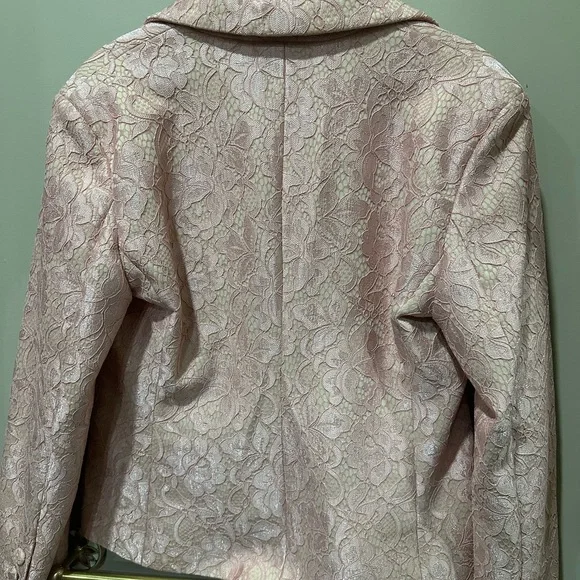 ALEXIA ADMOR Jessica Peak Lapel Lace Blazer In Blush - Picture 3 of 5